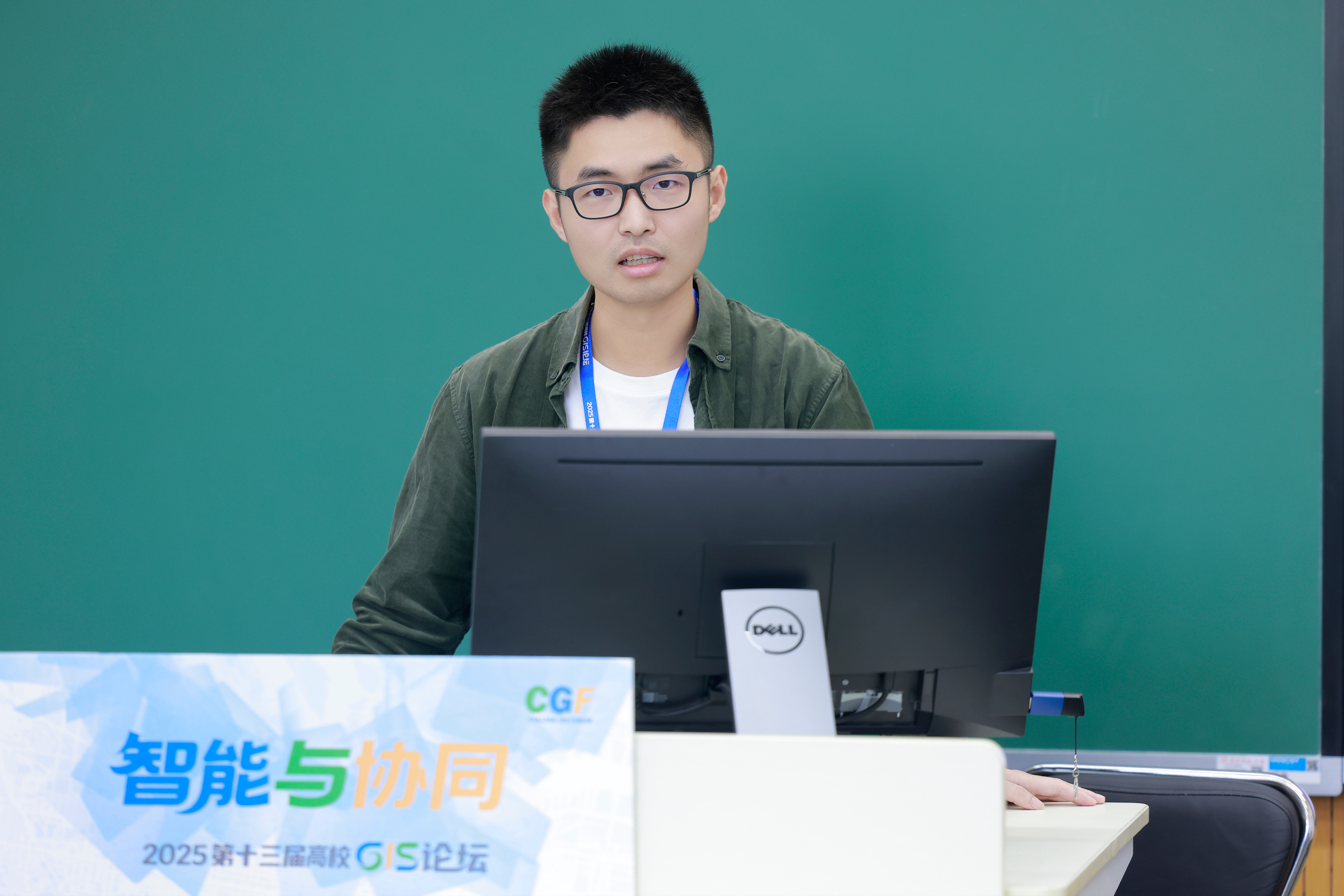 黄敏.JPG 黄敏.JPG